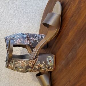 Steve Madden Floral Embroidered Gray High Chunky Heels Strap Satin Gorgous!Sz.10